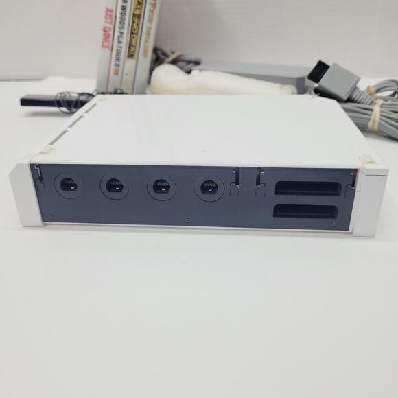 Nintendo Wii System Console (RVL-001) Controller Cords 4 Family Games - Picture 10 of 11